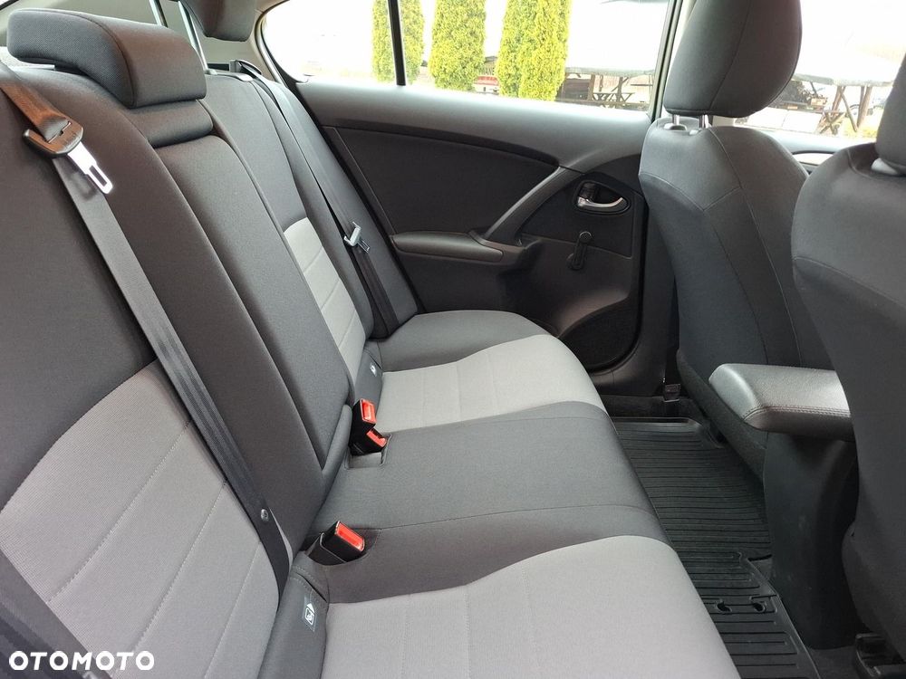 Toyota Avensis 1.6 Active - 18