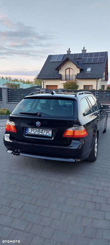 BMW Seria 5 525d - 32