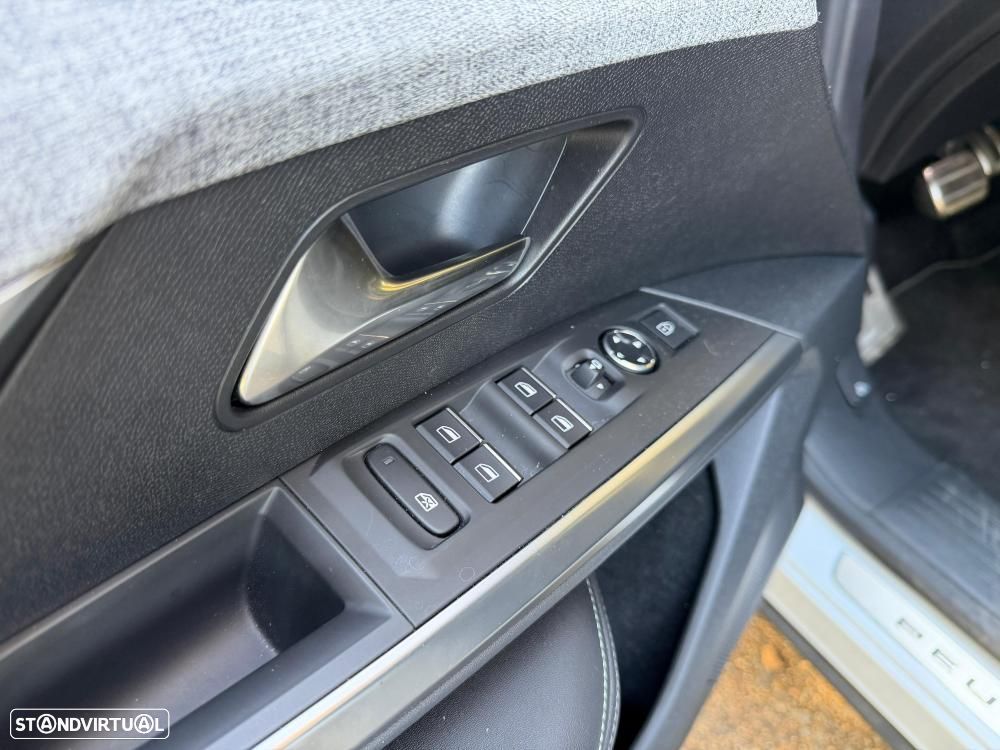 Peugeot E-3008 73 kWh GT - 28