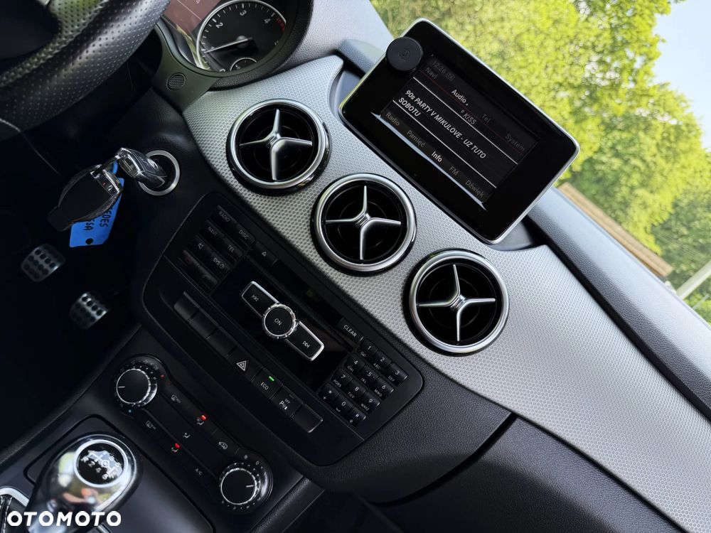 Mercedes-Benz Klasa B 180 CDI (BlueEFFICIENCY) - 35