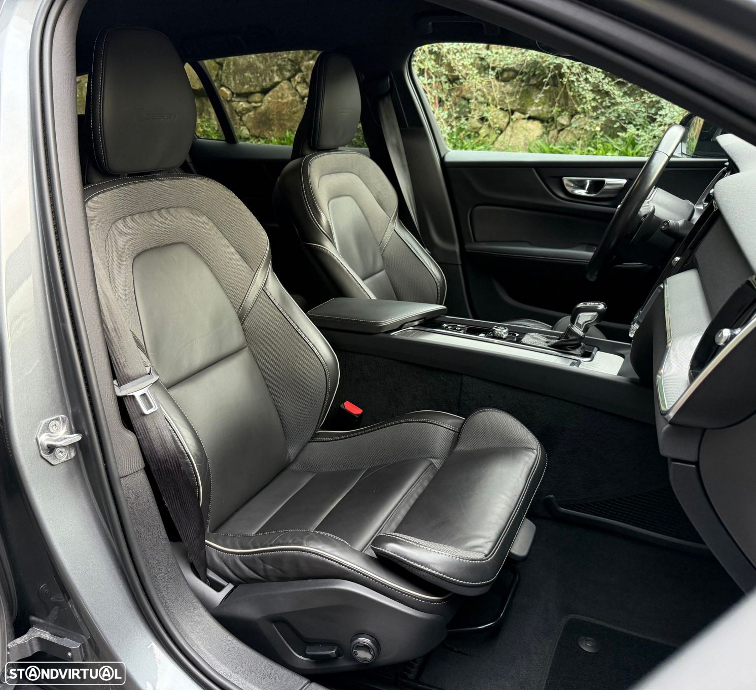 Volvo V60 2.0 D4 R-Design Geartronic - 24