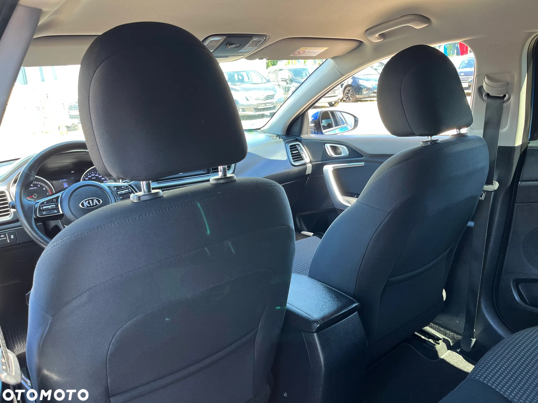 Kia Ceed - 33