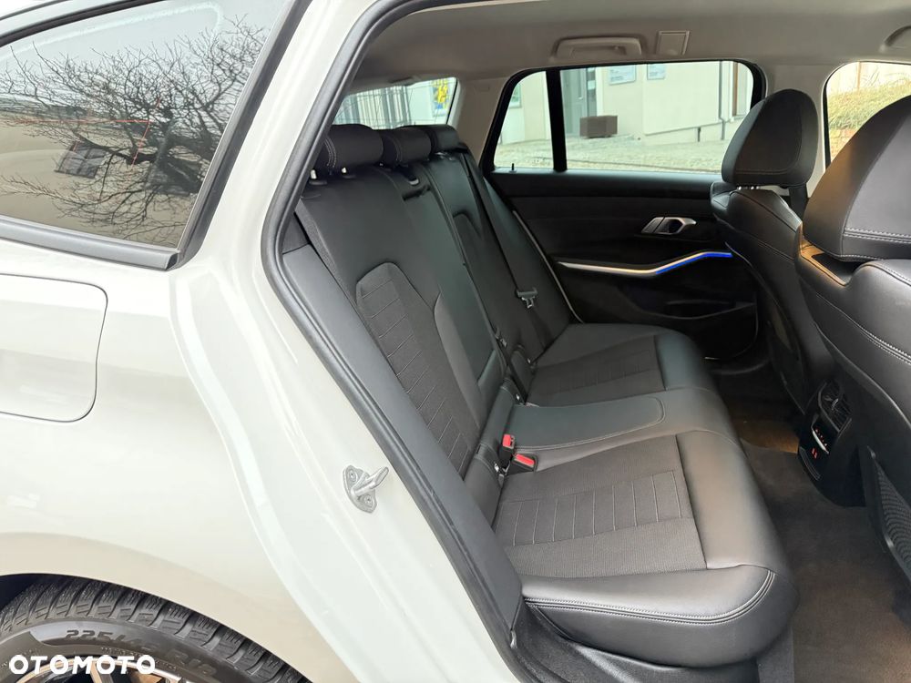 BMW Seria 3 320d xDrive Sport Line - 25