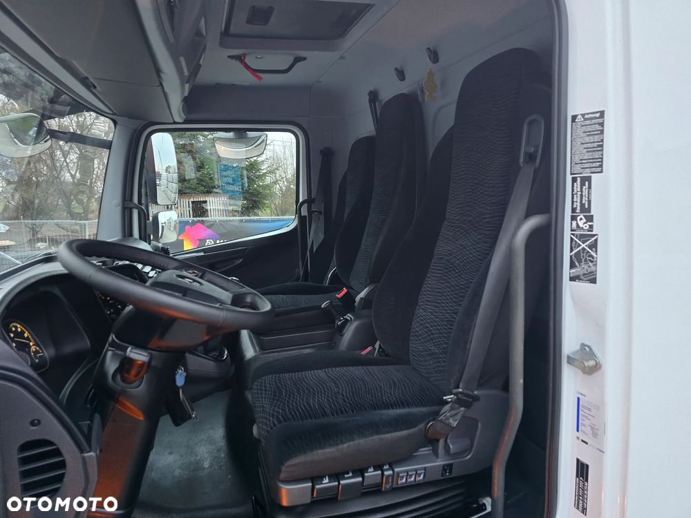 Mercedes-Benz Atego/Wywrotka/Manual/Blokada mostu - 32