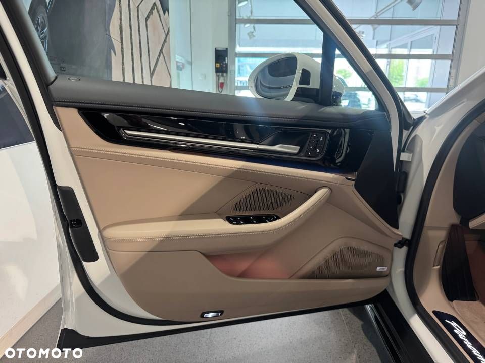 Porsche Panamera 4 E-Hybrid PHEV - 19