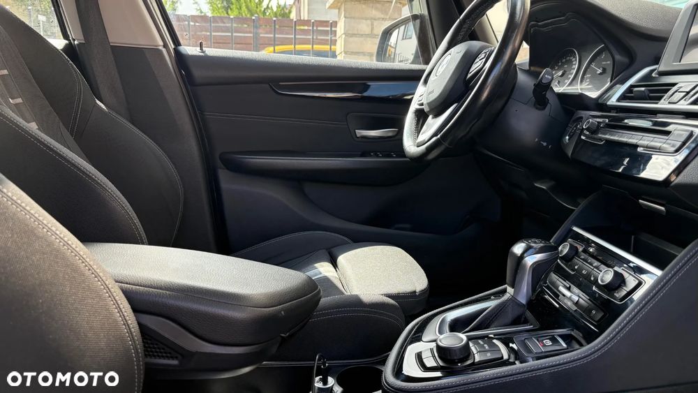 BMW Seria 2 220d Sport Line - 2