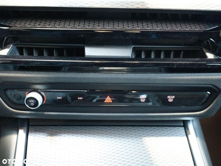 BMW Seria 3 330i xDrive M Sport - 12