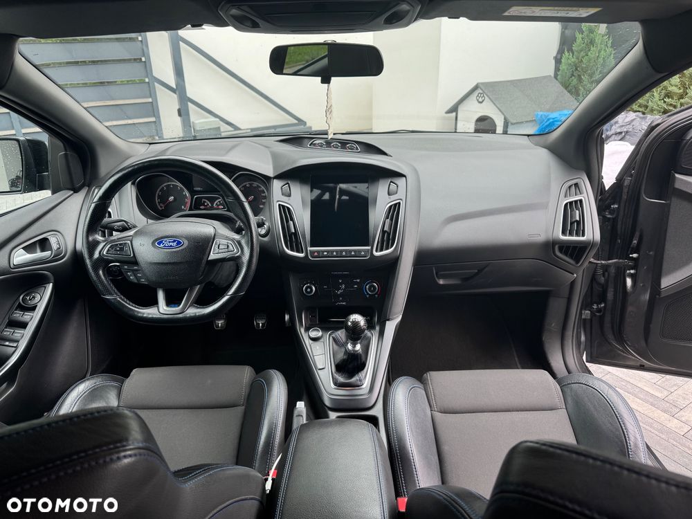 Ford Focus ST - 10