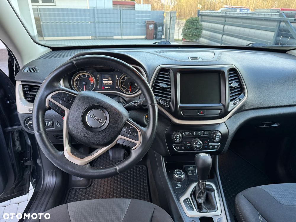 Jeep Cherokee - 8