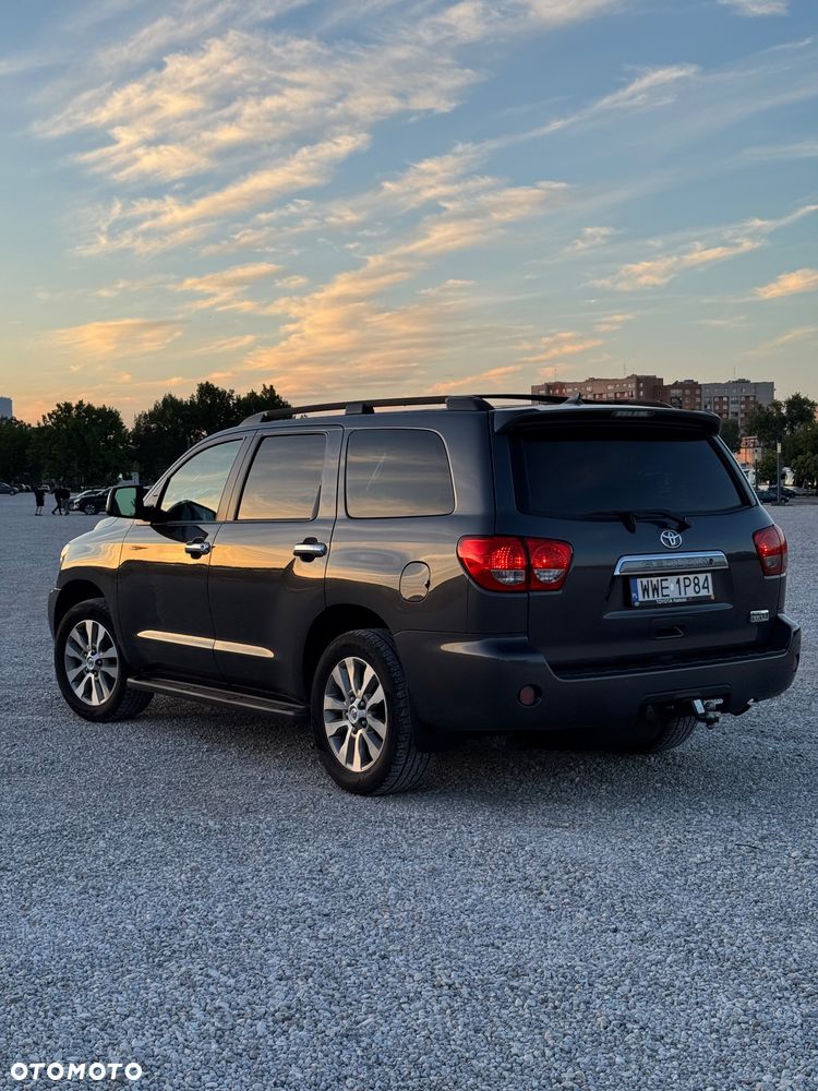 Toyota Sequoia - 5