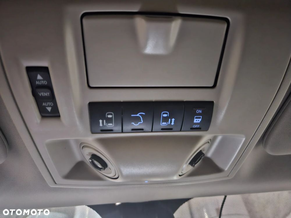 Chrysler Town & Country 3.6 Limited - 13