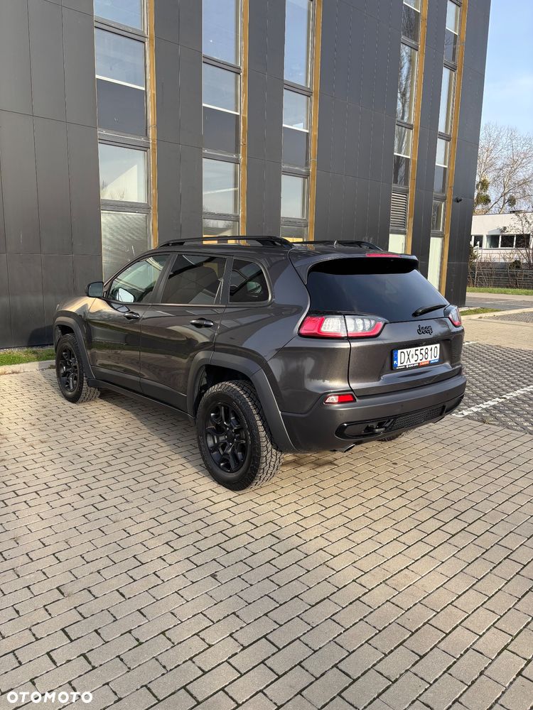 Jeep Cherokee - 4