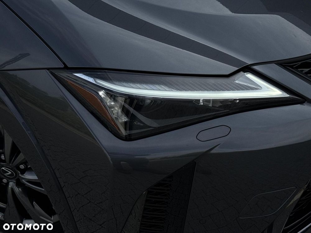 Lexus UX - 30
