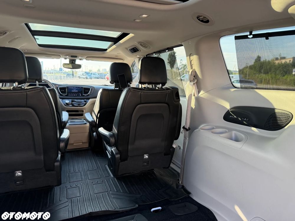 Chrysler Pacifica - 10