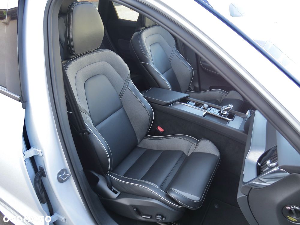 Volvo XC 60 B4 D Ultimate Dark - 27