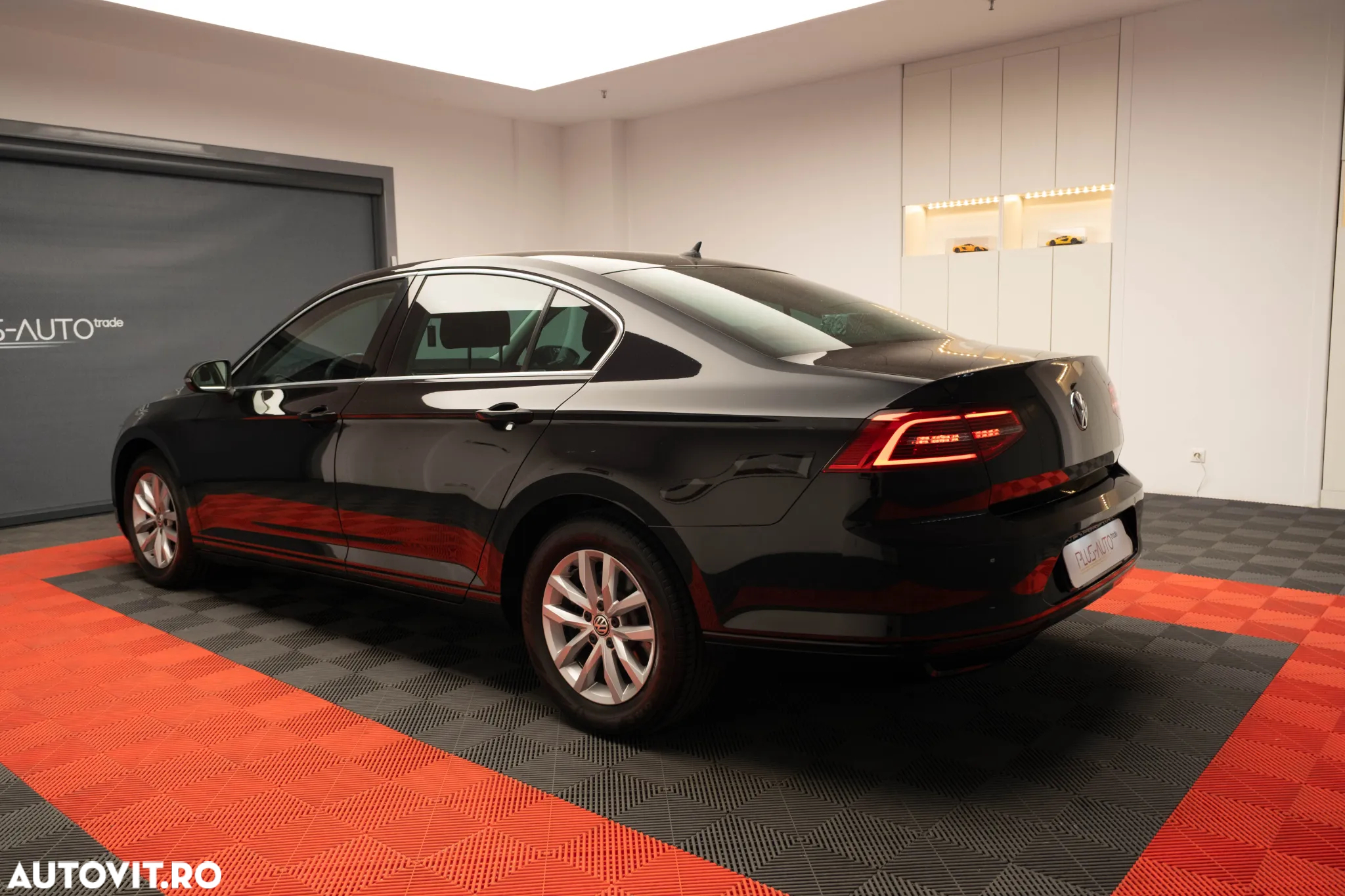 Volkswagen Passat 1.6 TDI DSG Trendline - 4