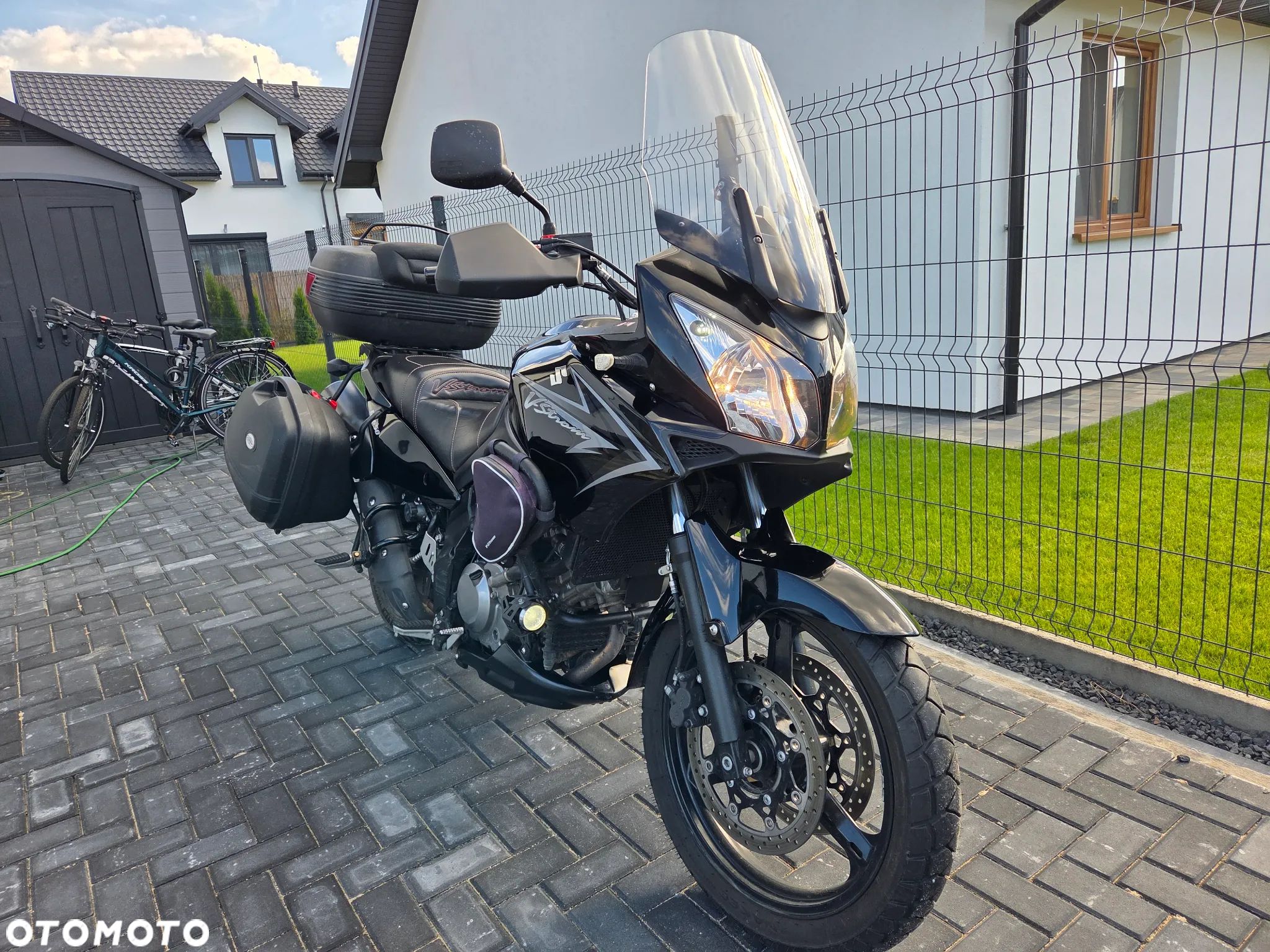 Suzuki V-STROM - 1