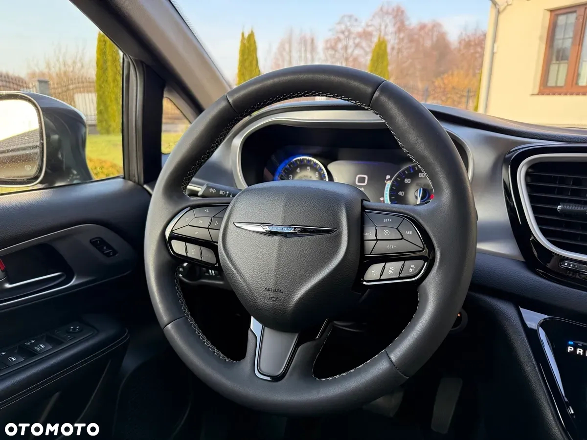 Chrysler Pacifica - 26