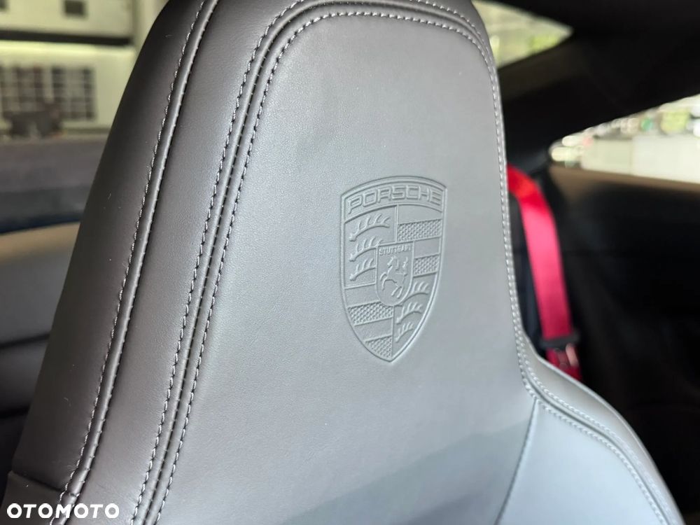 Porsche 911 Carrera 4S - 27