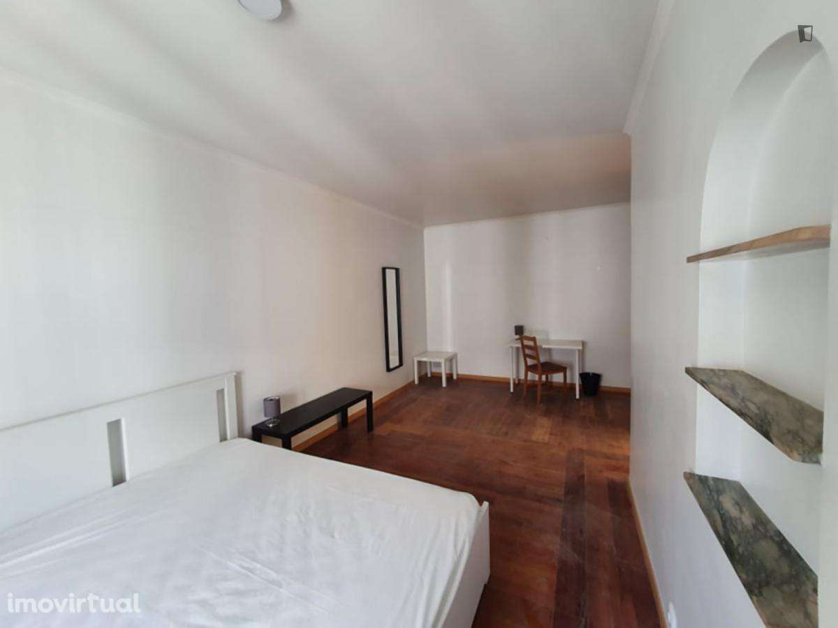 Quarto - localizado em Anjos Lisbon - Grande imagem: 2/10