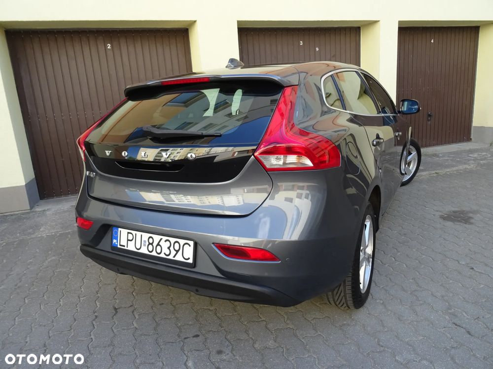 Volvo V40 D2 Momentum - 23