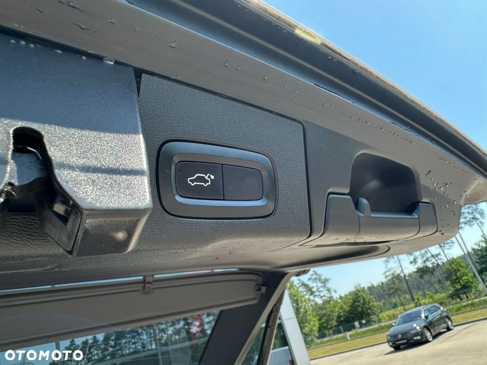 Volvo XC 60 B4 D AWD Geartronic Momentum Pro - 32