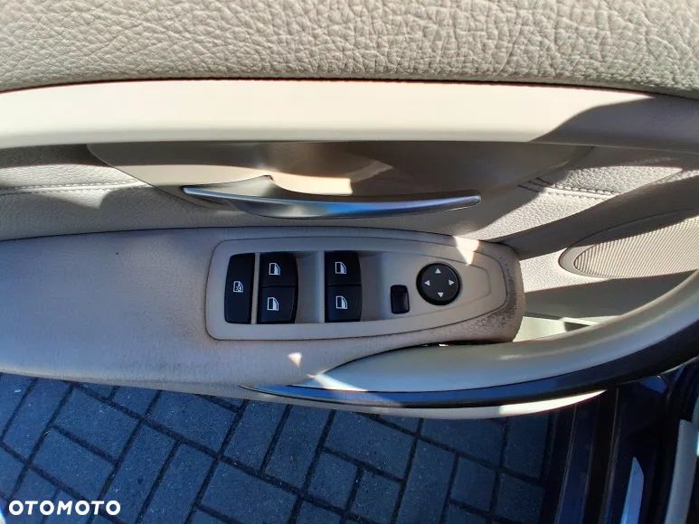 BMW Seria 3 320d xDrive DPF Edition Sport - 24