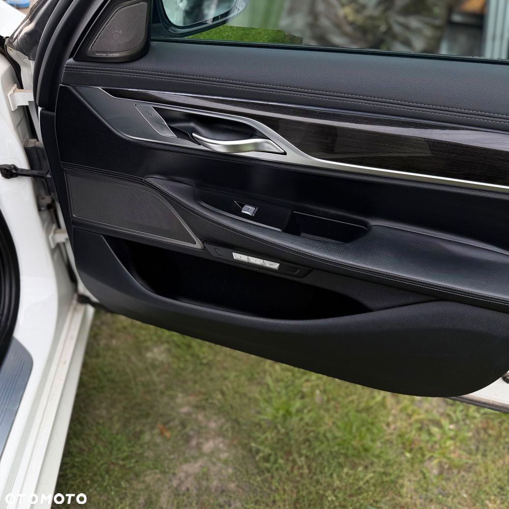 BMW Seria 7 740Li - 30