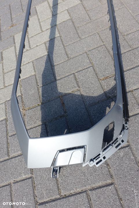 RAMKA ATRAPY GRILLA AUDI Q8 4M8807725 - 2