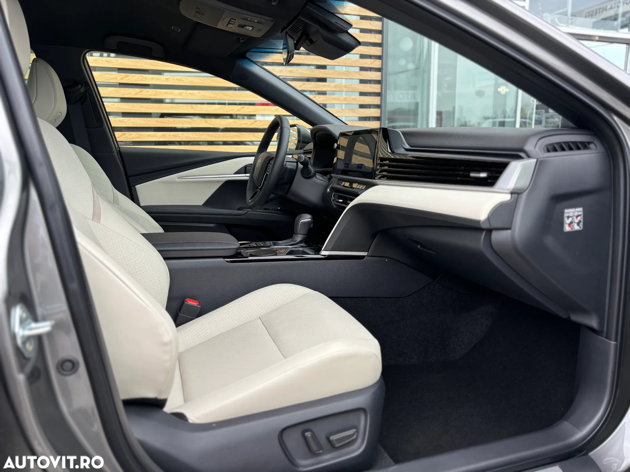 Toyota Camry 2.5 HEV Executive - 12