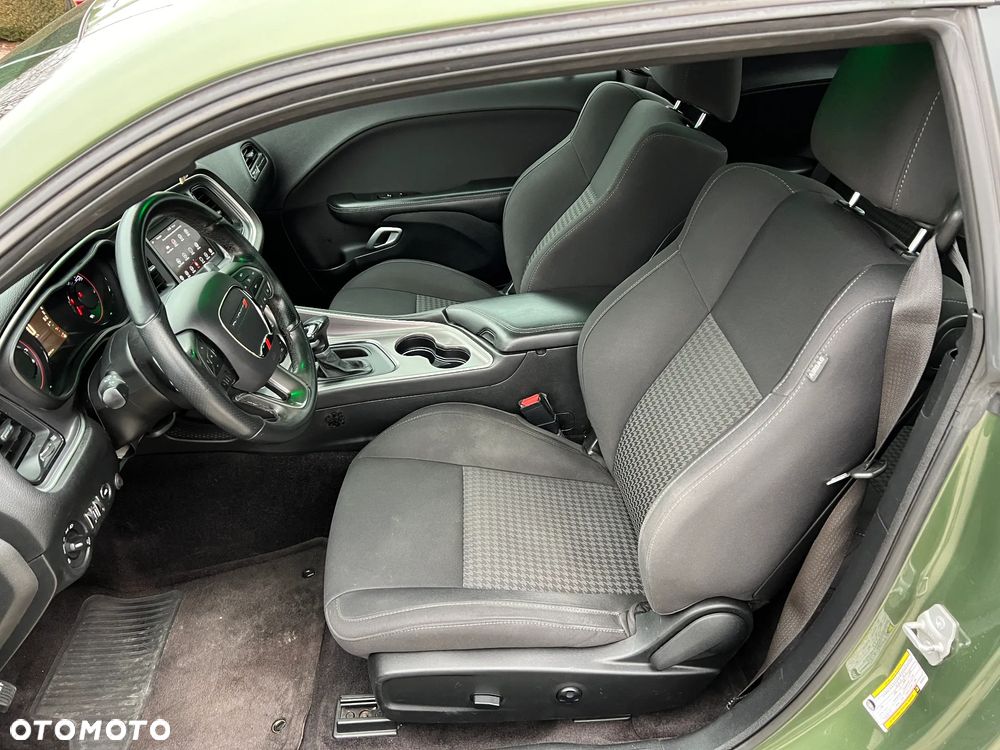 Dodge Challenger - 19