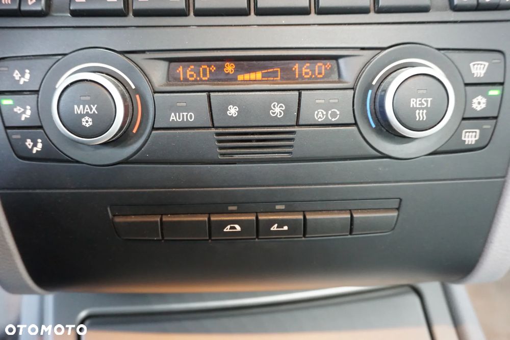 BMW Seria 1 120d - 29