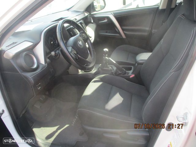 Toyota RAV4 - 8