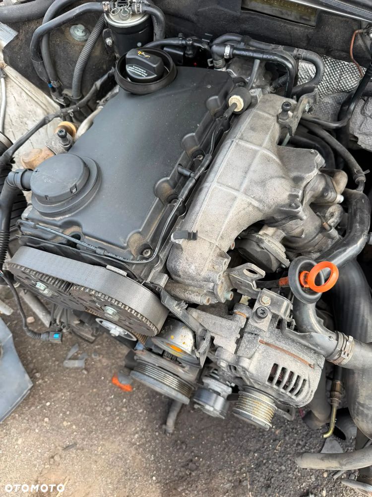 SILNIK AUDI A4 B7 A6 C6 2.0 TDI 140KM BLB  Słupek z pompowtryskami
