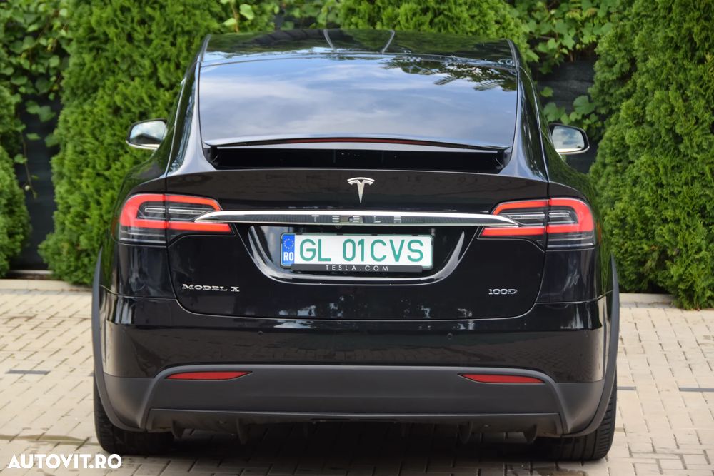 Tesla Model X - 7