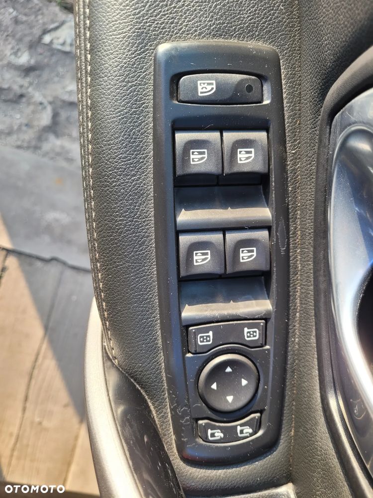 Renault Laguna dCi 150 FAP Start-Stop GT - 24