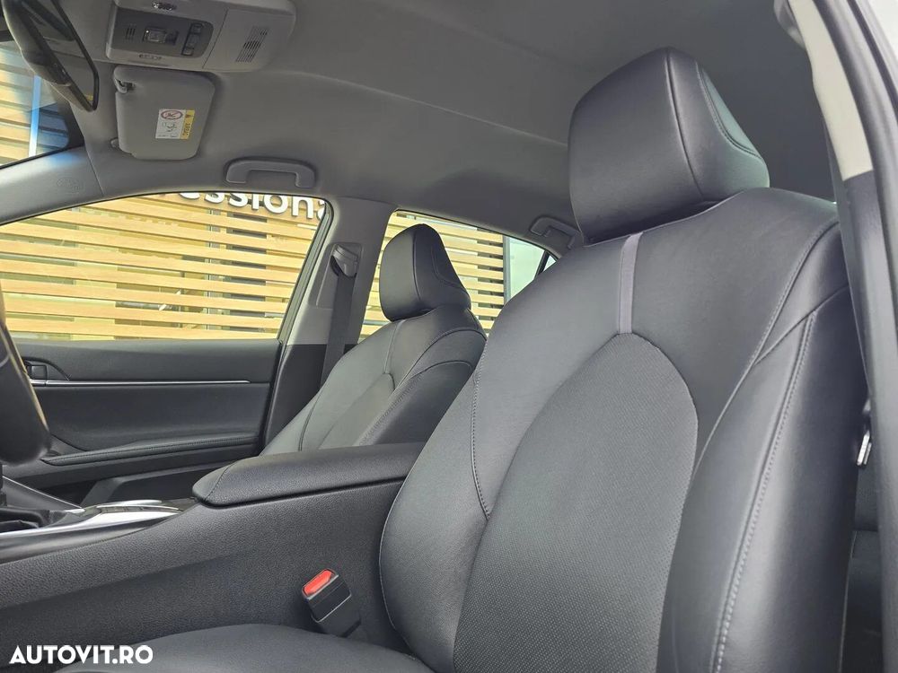 Toyota Camry - 10
