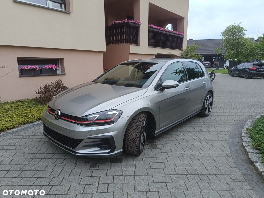 Volkswagen Golf - 5