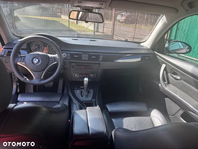 BMW Seria 3 325i Coupe - 7
