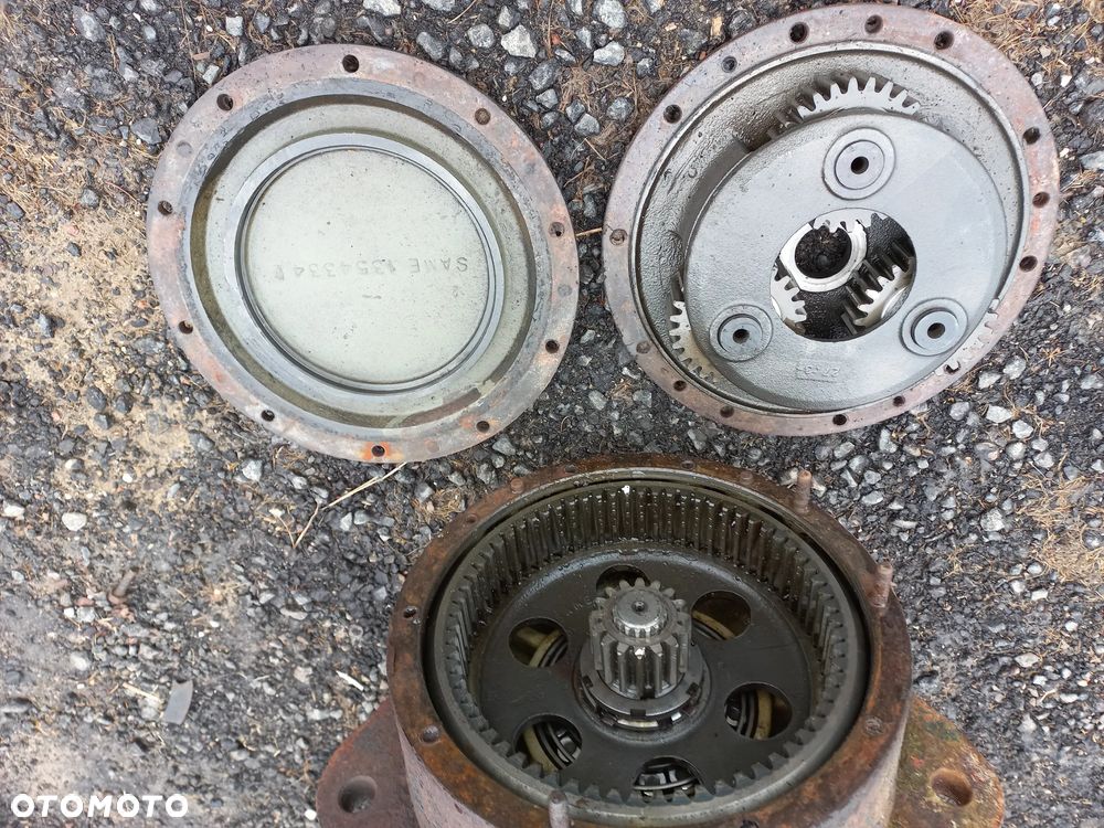 Most obudowa mostu przód tył ,zwolnica,zwrotnica,układ planetarny,atak,koło ataku wałek,półoś explorer,titan,antares,same,lamborghini,hurlimann,deutz,agroplus,agrosun,agrotron,silver,formuła,master,racing,premium,r774,0.467.473.0 ,01127250/20 ,445.4410.0 ,2324411 ,202.3111.0 ,25544100 ,91071140 ,9107.110.0, 269.4330.0 ,275.4356.0 ,255.3110.0 ,270.4741.0 ,.91311100 . 0.008.3208.0 , 0.008.3210.3,269.4331.0, 27244100. - 13