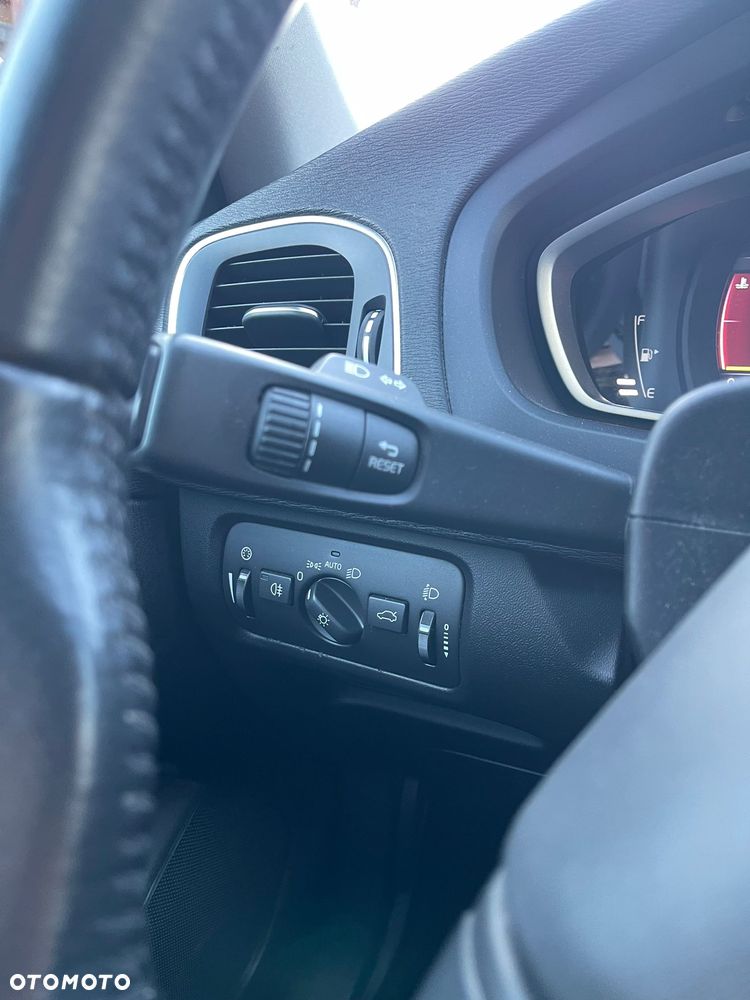 Volvo V40 D3 Kinetic - 22