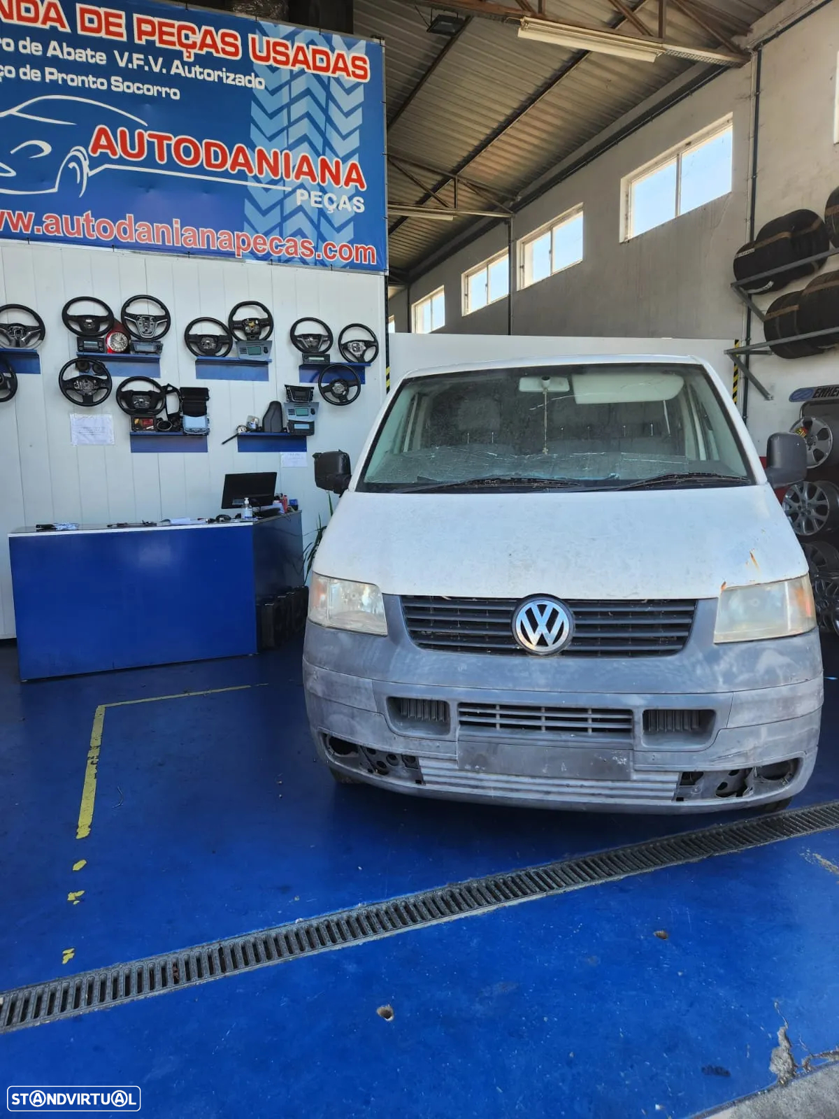 Volkswagen Transporter T5 1.9 TDI de 2004 ás peças - 2
