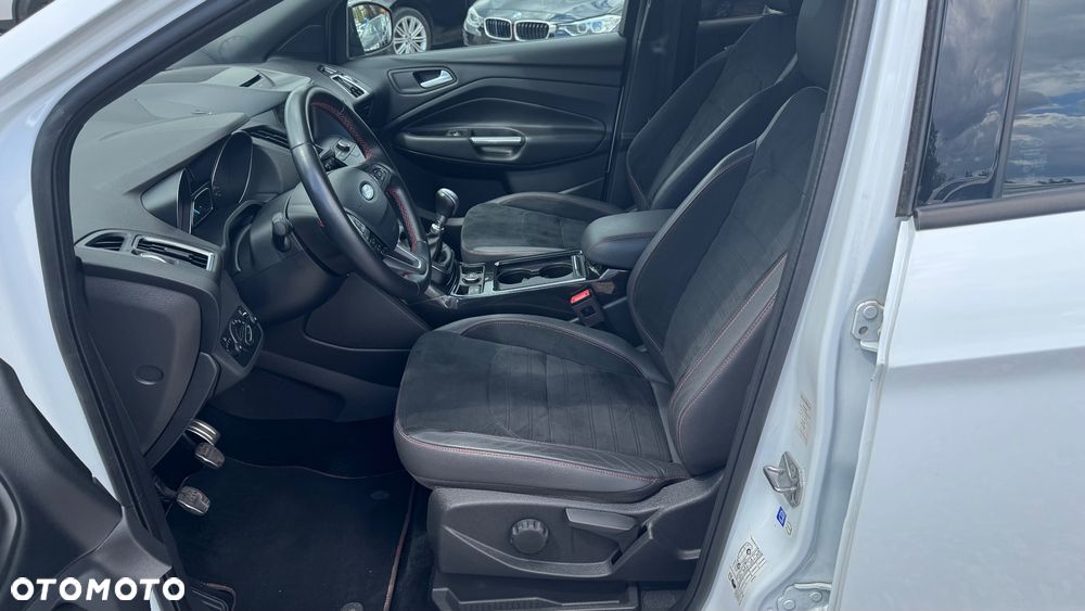 Ford Kuga 1.5 EcoBoost 2x4 ST-Line - 25