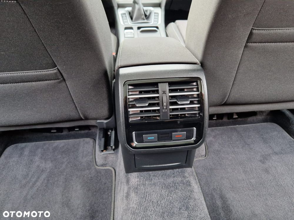 Volkswagen Passat 2.0 TDI (BlueMotion Technology) Comfortline - 19