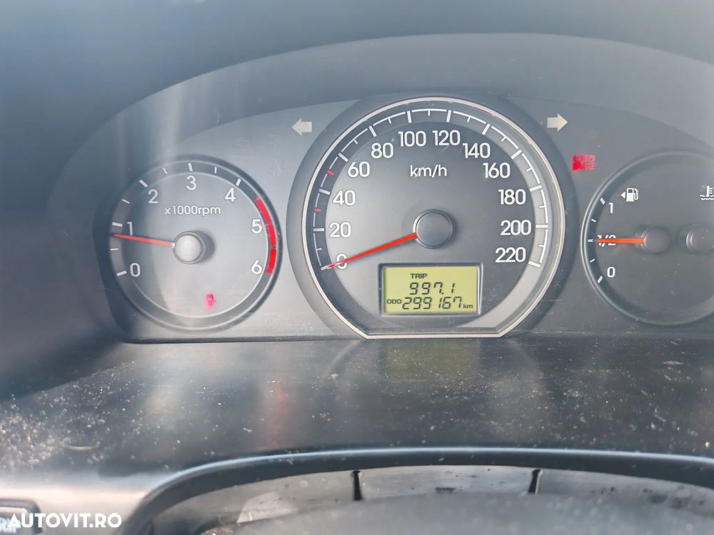 Hyundai H-1 Starex - 8