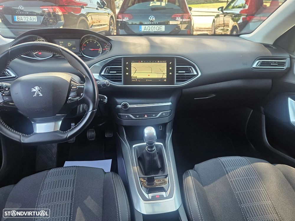 Peugeot 308 1.2 PureTech Allure Pack — fotografia 12