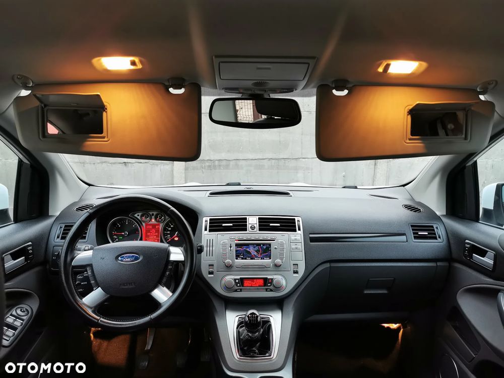 Ford Kuga 2.0 TDCi 2x4 Titanium - 35