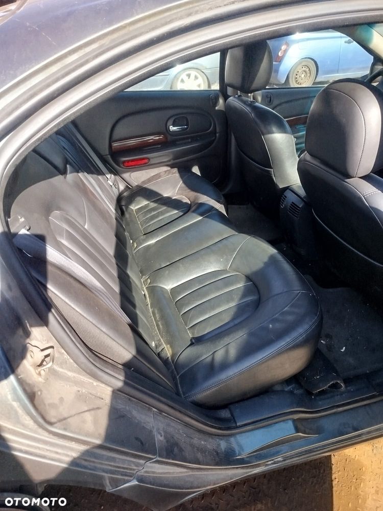 Chrysler 300 na części - 6
