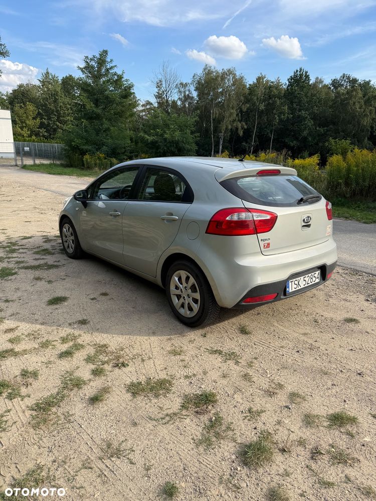 Kia Rio 1.2 L - 5