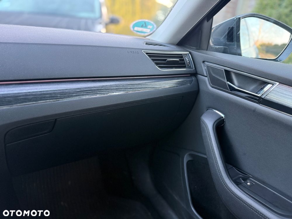 Skoda Superb 2.0 TDI DSG Premium Edition - 20